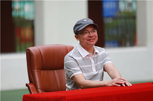 拨开孩子写作的迷雾-----记著名儿童文学作家黄春华走进贤外